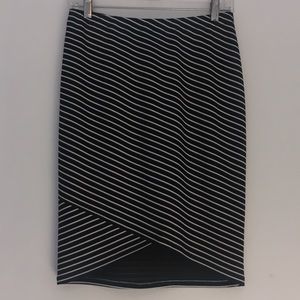 Joseph Ribkoff White/Black Striped Skirt Women's 4